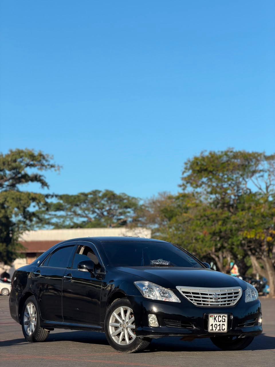 Toyota Crown Royal Saloon Mechanical — Image 2