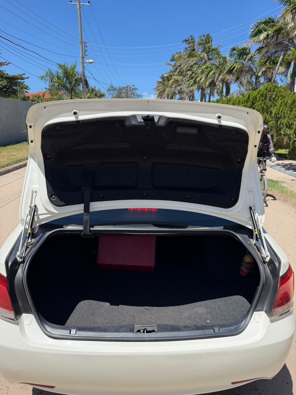 Toyota Crown Royal Saloon — view 6