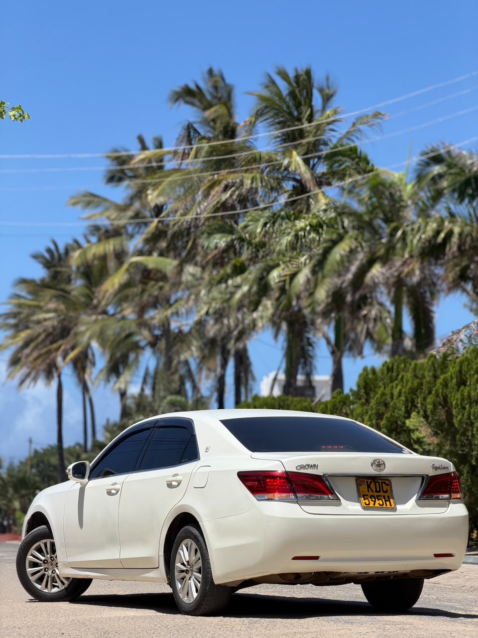 Toyota Crown Royal Saloon — view 10