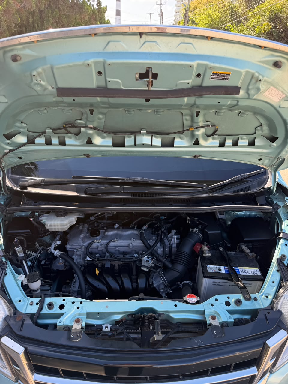 Toyota Esquire — view 6