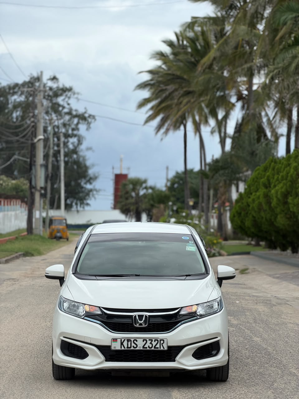 Honda Fit Hybrid — view 4