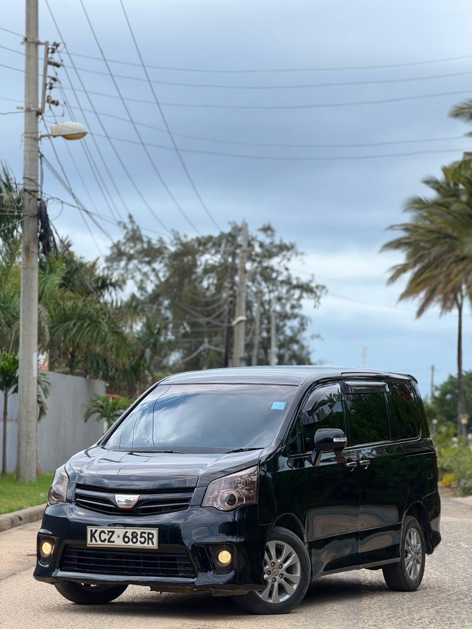 Toyota Noah Overview