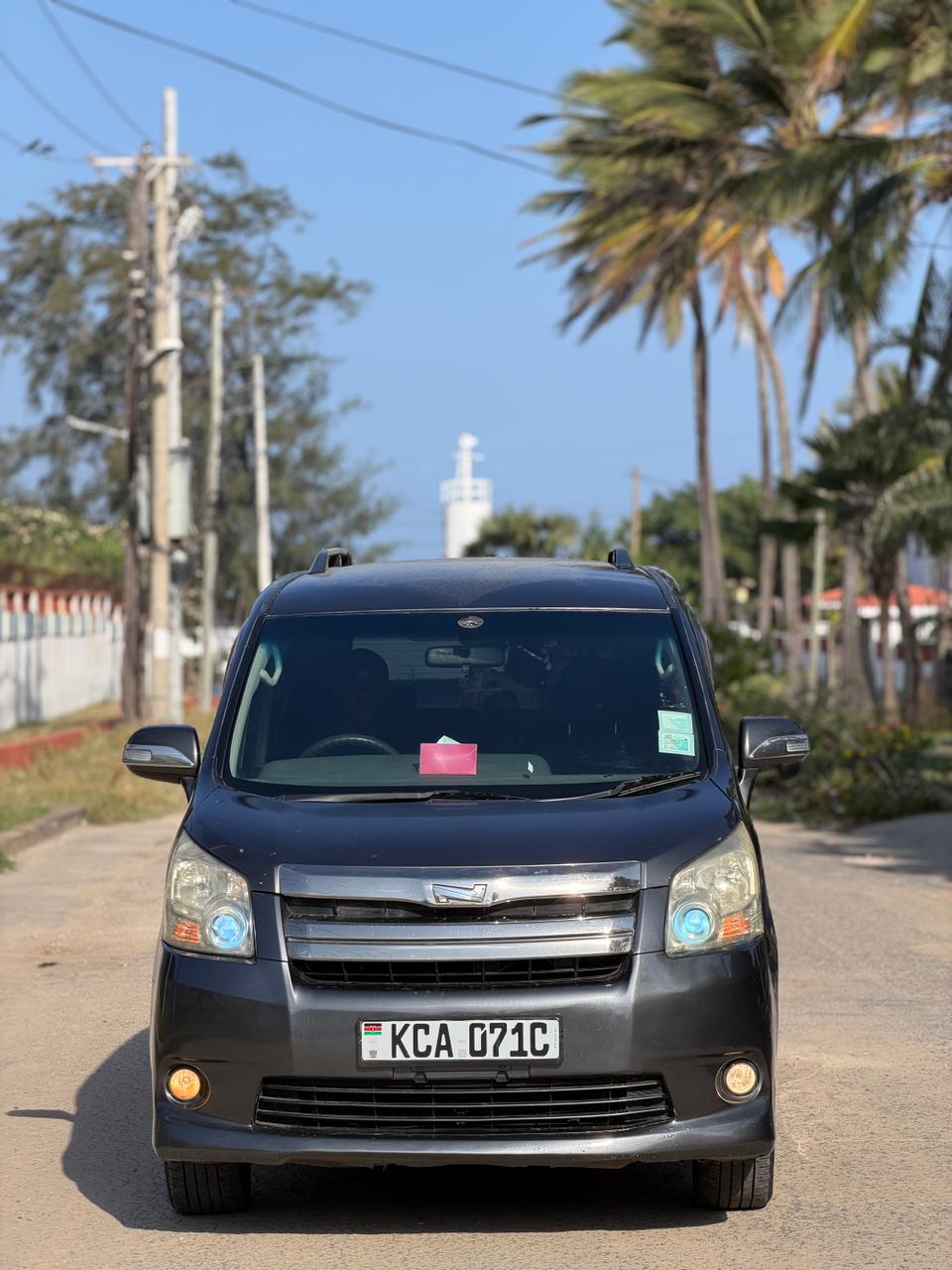 Toyota Noah Overview