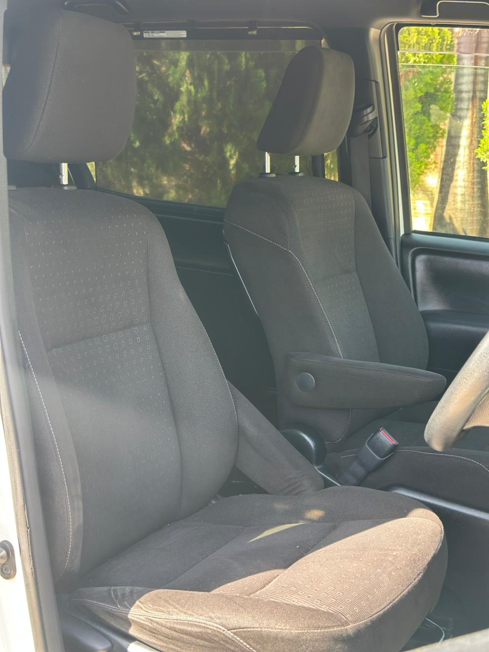 Toyota Noah — view 4