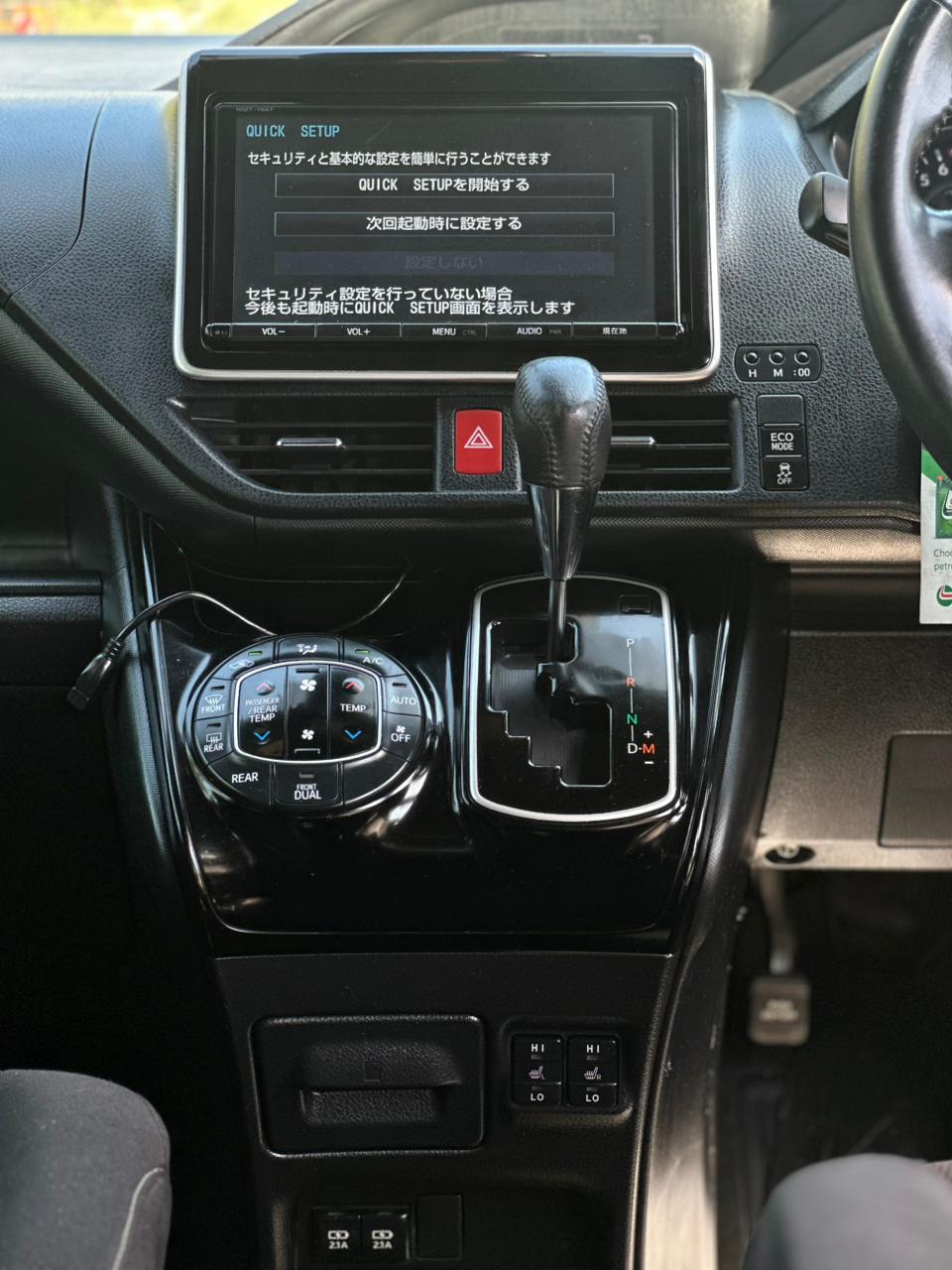 Toyota Noah — view 6