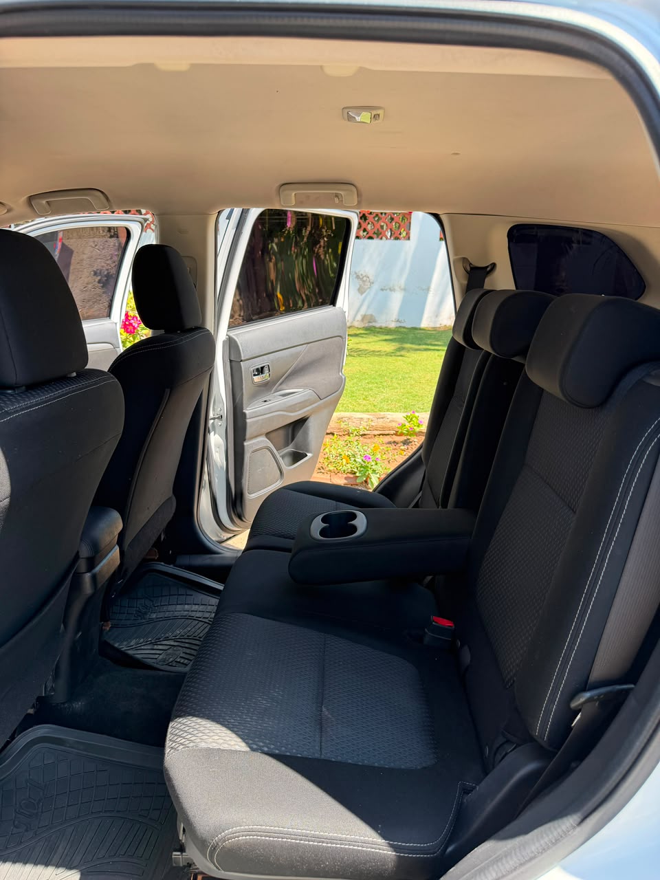 Mitsubishi Outlander — view 5