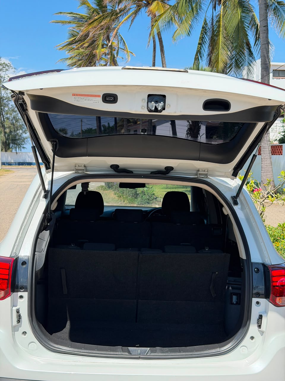 Mitsubishi Outlander — view 6