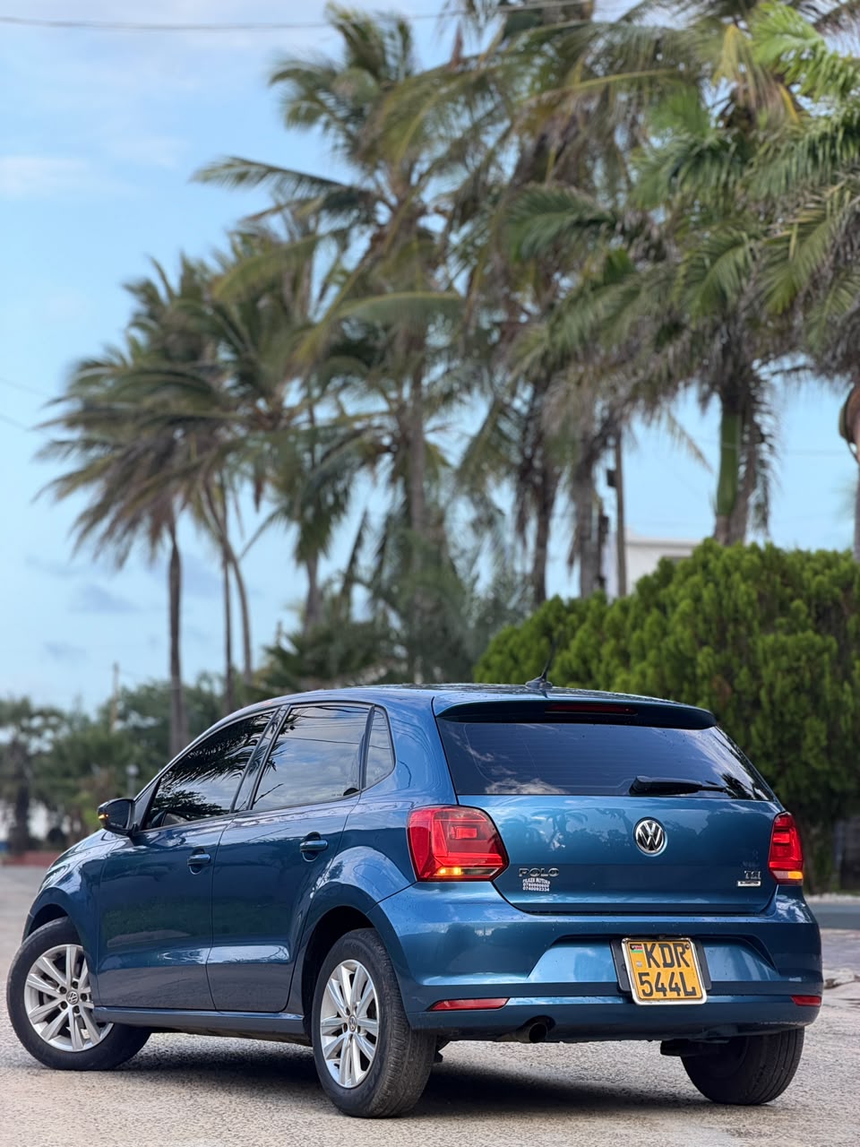 Volkswagen Polo — view 4