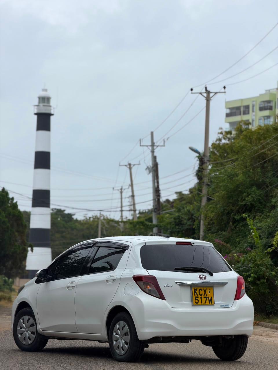 Toyota Vitz — view 5